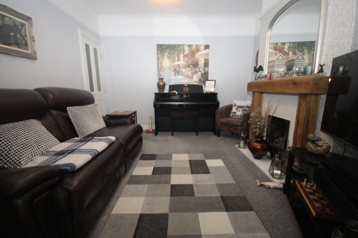 Kronsbec Avenue, Little Sutton