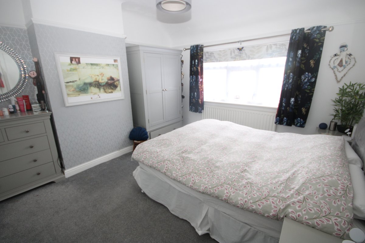 Kronsbec Avenue, Little Sutton