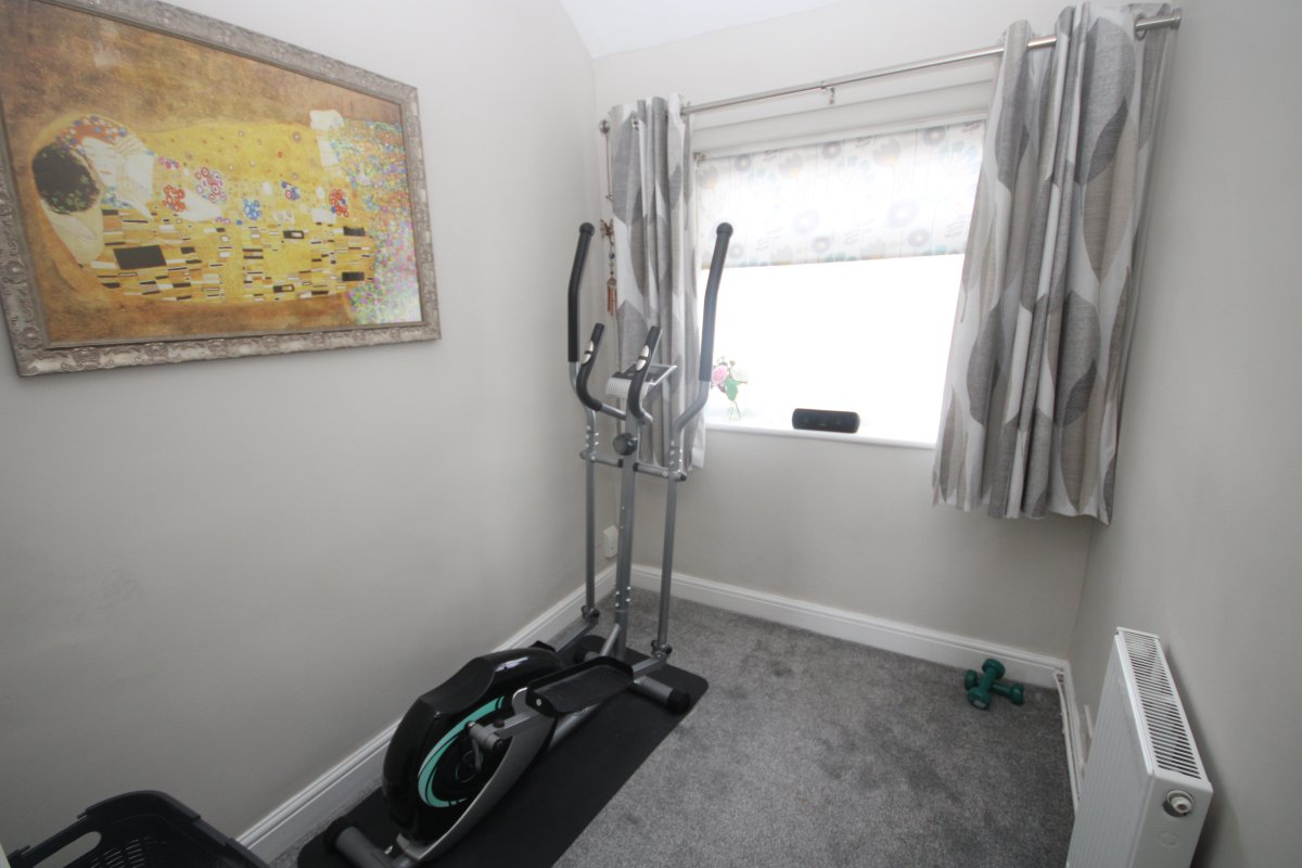 Kronsbec Avenue, Little Sutton